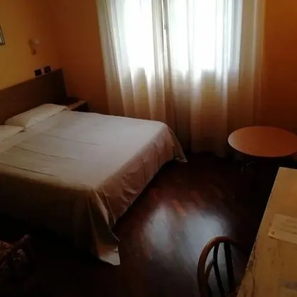 Büyük Yataklı Tek Kişilik Oda