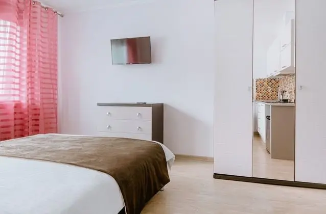 Stüdyo, Küçük Mutfak, Avlu