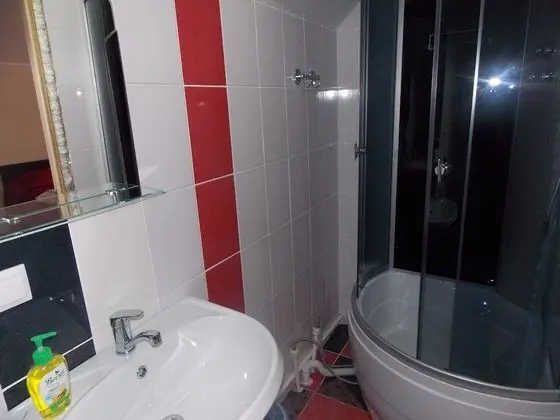Tek Büyük Yataklı Oda, Ortak Banyo
