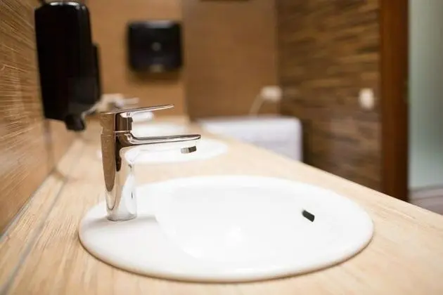 Tek Büyük Yataklı Oda, Ortak Banyo