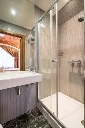 Comfort Tek Büyük veya İki Ayrı Yataklı Oda