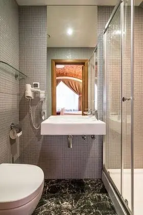 Comfort Tek Büyük veya İki Ayrı Yataklı Oda