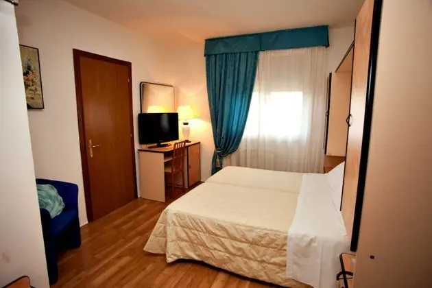 Üç Kişilik Oda