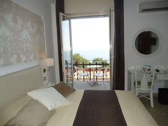 Tek Büyük Yataklı Oda, Deniz Manzaralı