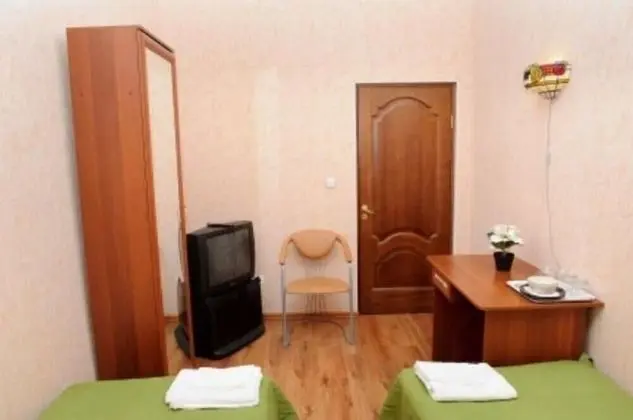 İki Ayrı Yataklı Oda, Ortak Banyo