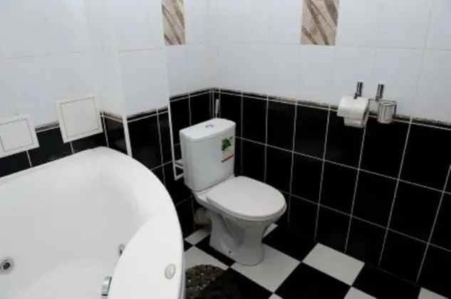 İki Ayrı Yataklı Oda, Ortak Banyo