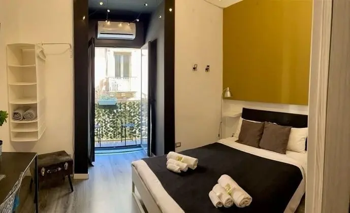 Tek Büyük Yataklı Oda (Private External Bathroom)