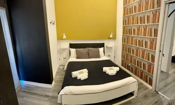 Tek Büyük Yataklı Oda (Private External Bathroom)
