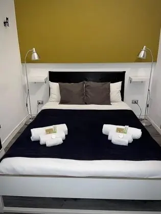 Tek Büyük Yataklı Oda (Private External Bathroom)