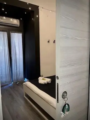 Tek Büyük Yataklı Oda (Private External Bathroom)