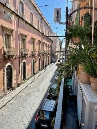 Tek Büyük Yataklı Oda (Private External Bathroom)