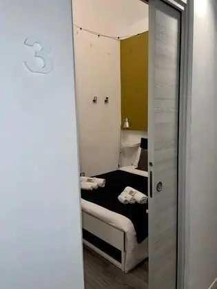 Tek Büyük Yataklı Oda (Private External Bathroom)