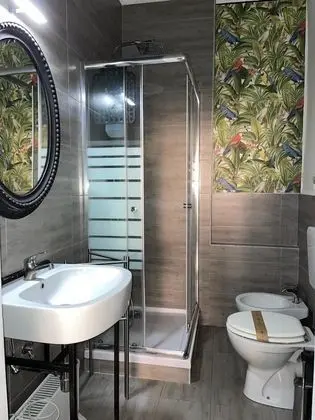 Deluxe Üç Kişilik Oda, Banyolu/Duşlu