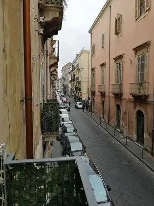 Deluxe Üç Kişilik Oda, Banyolu/Duşlu