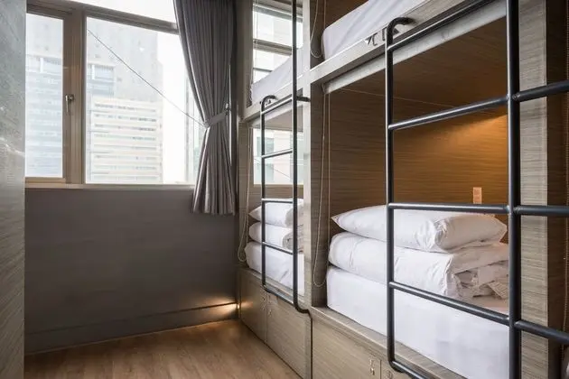 Ortak Ranzalı Oda, Sadece kadınlar için, Ortak Banyo