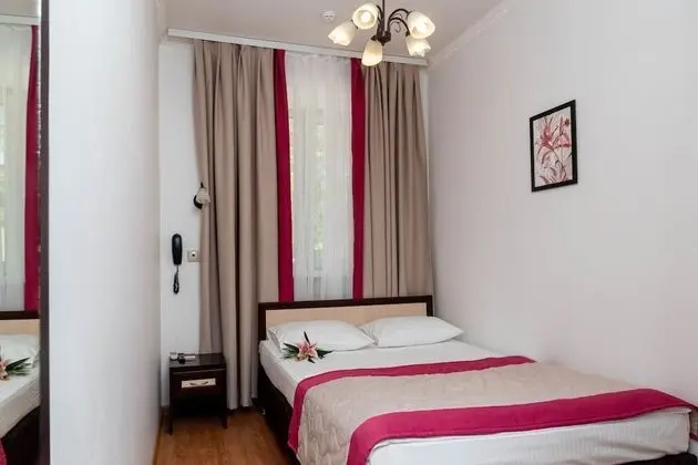 Standard Tek Büyük Yataklı Oda
