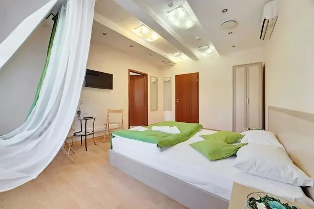 Comfort Tek Büyük Yataklı Oda