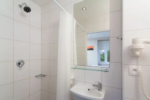 Basic Tek Büyük Yataklı Oda