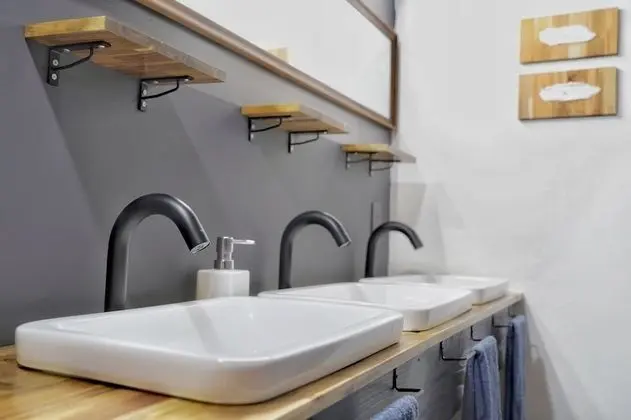 Economy Tek Büyük Yataklı Oda, Karma Ranzalı Oda (1 Double Bed)