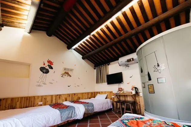 Üç Kişilik Oda (202)