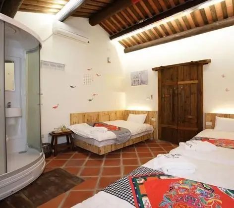 Üç Kişilik Oda (202)