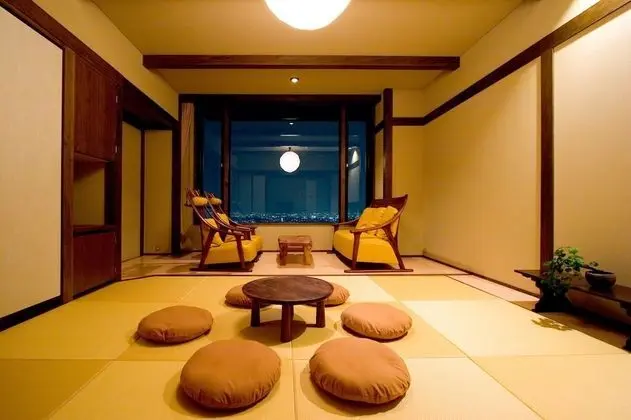Oda, Şehir Manzaralı (Japanese-Western, 1 Double + 4 Futons)