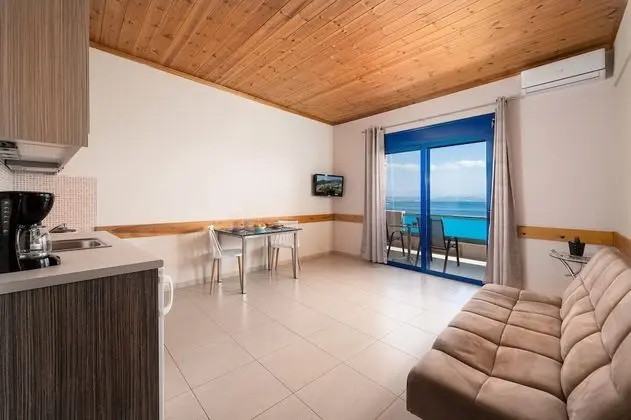 Studio Side Sea View