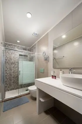 Tek Büyük veya İki Ayrı Yataklı Oda, Dağ Manzaralı