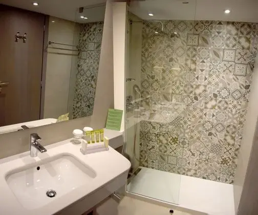 Superior Tek Büyük veya İki Ayrı Yataklı Oda