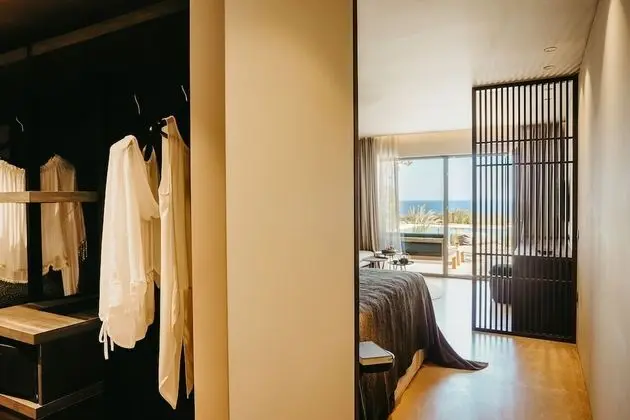 Infinity Blue Suite with Sharing Pool