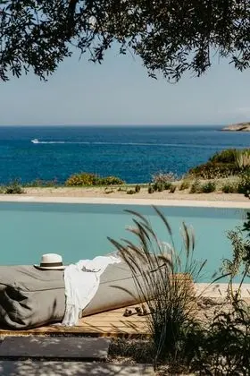 Infinity Blue Suite with Sharing Pool
