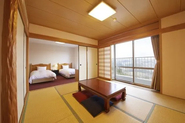Oda, Tepe Manzaralı (Japanese Western, with Japanese Futon)