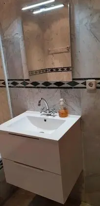 Tek Büyük Yataklı Oda, Ortak Banyo