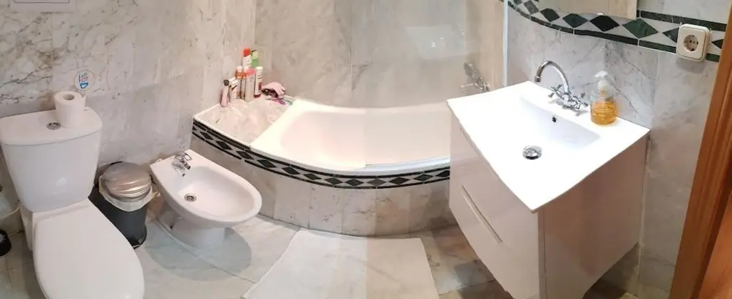Tek Büyük Yataklı Oda, Ortak Banyo