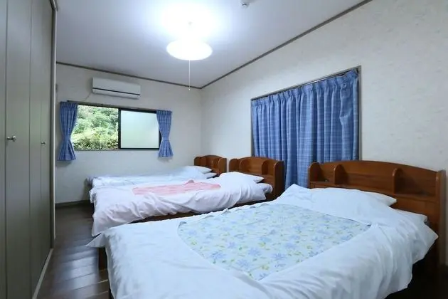 İki Ayrı Yataklı Oda, Ortak Banyo