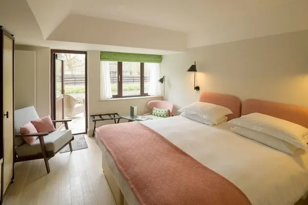 Feature Room