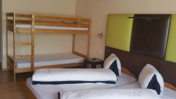 Tek Kişilik Oda, Sigara İçilmez, Park Manzaralı