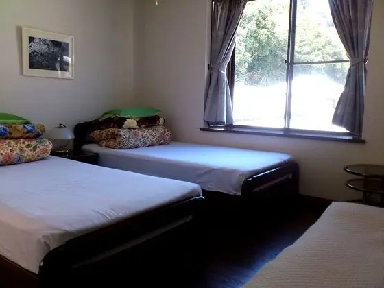 İki Ayrı Yataklı Oda, Ortak Banyo (Western Style)