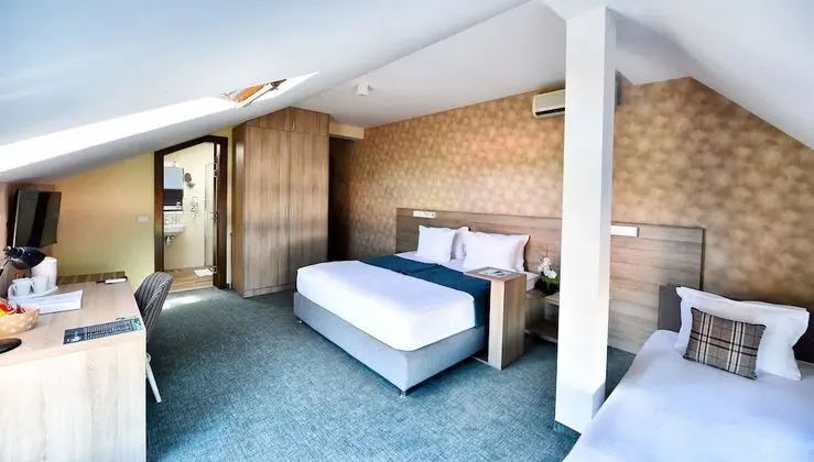 Triple room with parking spot