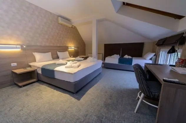 Triple room with parking spot