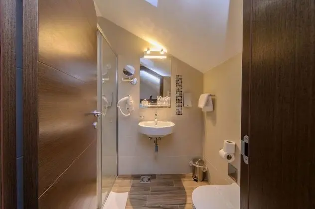 Triple room with parking spot