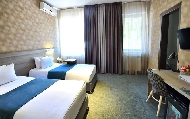 Twin room with parking spot