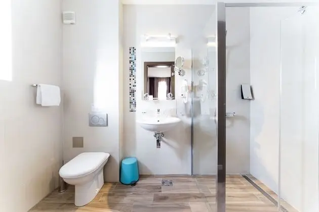 Twin room with parking spot