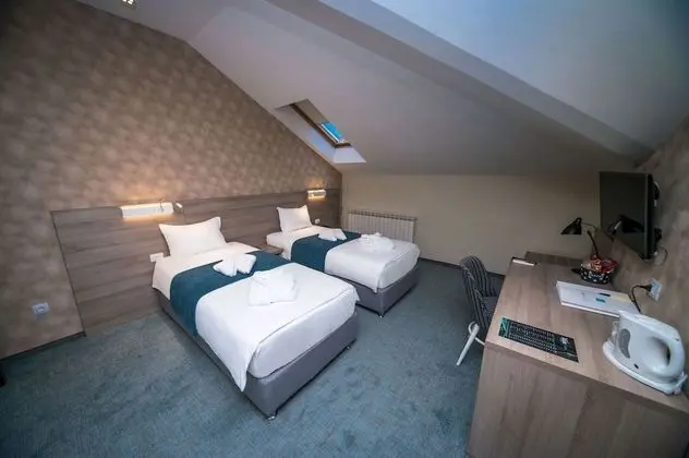 Twin room with parking spot