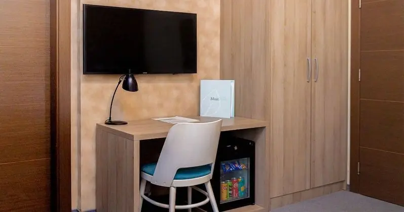 Twin room with parking spot