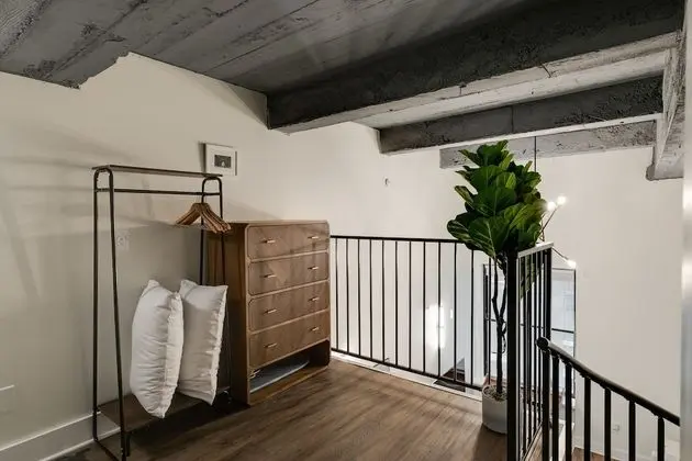 Çatı Katı (Loft), 1 Büyük (Queen) Boy Yatak ve Çekyat