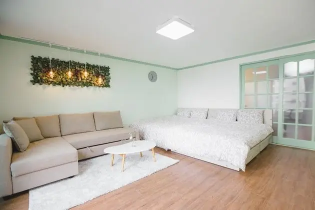 Ev (Mint House)