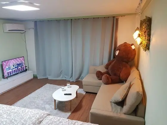 Ev (Mint House)