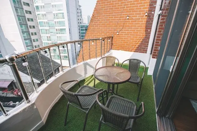 Ev (Mint House)