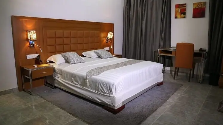 Deluxe Tek Büyük Yataklı Oda